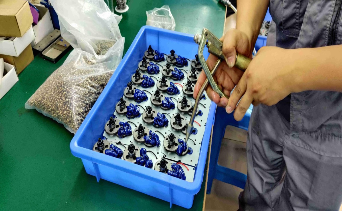 Hand crank generator assembly process