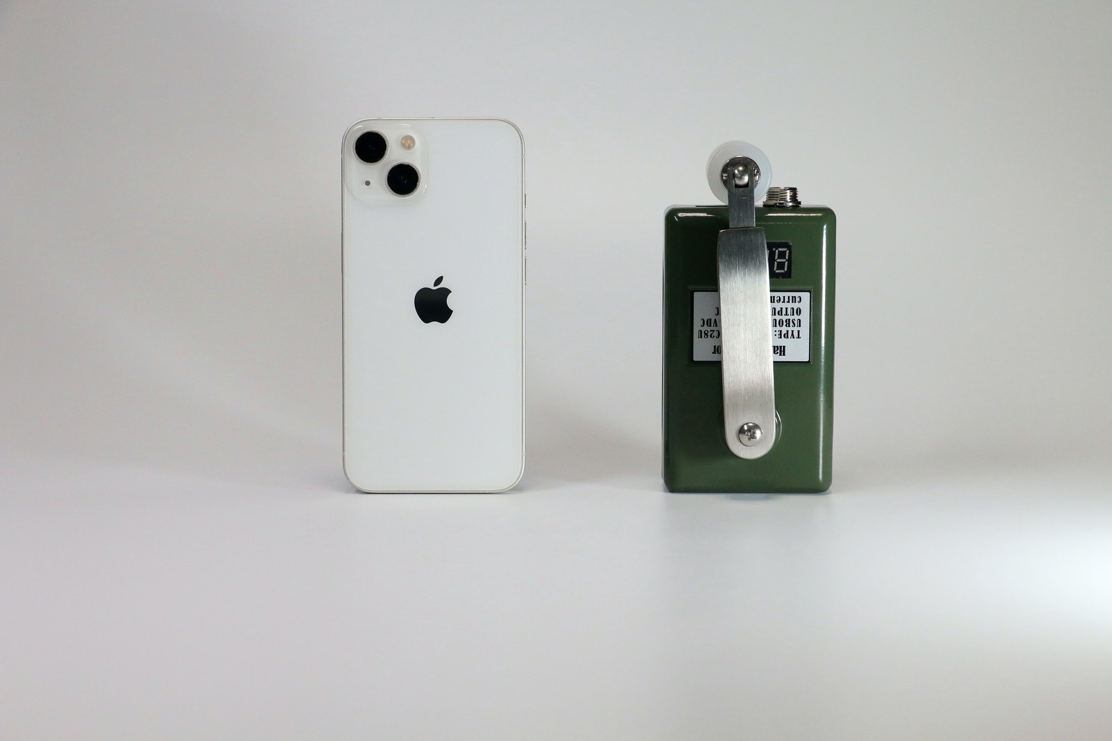 KON-40WDC28U phone size comparison